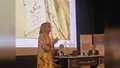 Pilar de la Higuera, presidenta de AZAYCA, durante la conferencia del doctor Matías Mayor | @azayca_zamora