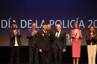Ceremonia de imposición de condecoraciones a miembros de la Policía Nacional en honor a los Santos Ángeles Custodios