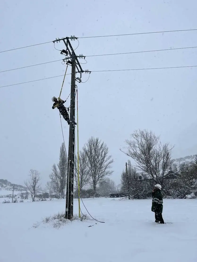 Trabajadores de Iberdrola durante un temporal 3