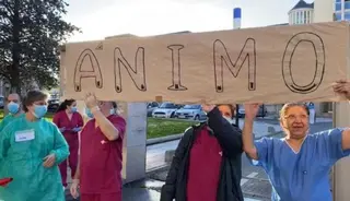 sanitarios mandan mensajes de apoyo