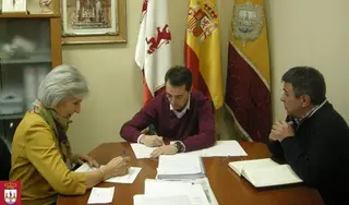 La AECC de Benavente recibe 7.000 euros de ayuda del Consistorio para impulsar proyectos