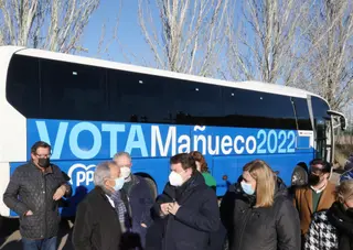 Alfonso Fernández Mañueco en su visita a Benavente