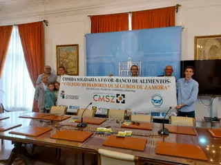 Presentación de la comida solidaria