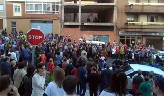 Masiva concentración ante el Hospital de Benavente para evitar el cierre de la primera planta