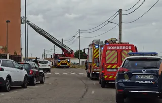 Intervención de los bomberos en la calle Barcelona