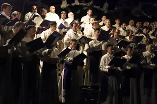 El coro de Jesús Yacente: de 16 voces a 200 gargantas