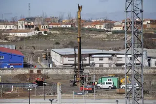 ADIF inicia la creación de la pasarela entre las calles Villalpando y Antón de Centenera