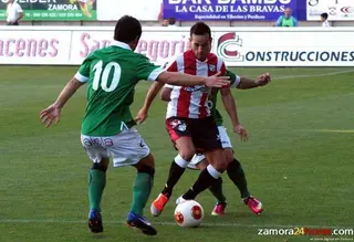 La efectividad le vuelve a dar tres puntos al Zamora ante el Caudal (2-1)