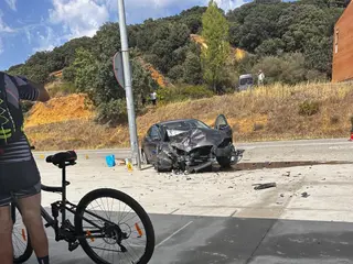 Uno de los vehículos implicados en el accidente en Camarzana de Tera