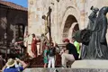 Los tres pasos colocados frente a la iglesia de San Juan de Puerta Nueva