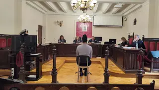 Juicio contra la acusada de estafa a la mujer mayor para la que trabajaba