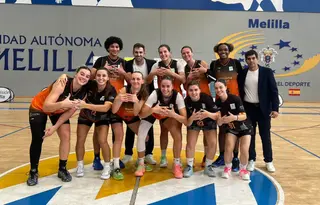 La plantilla del CD Zamarat tras lograr la victoria en Melilla