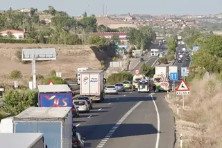 Miriam Chacón / ICAL . Un fallecido en una colisión entre una furgoneta y un turismo en la A-62 en Geria (Valladolid)