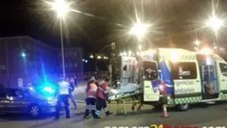 Herido de consideración un motorista tras chocar con un turismo en la rotonda del Ángel Nieto