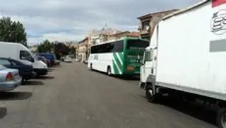 UPL exige que se impida a vehículos de grandes dimensiones estacionar en el casco urbano