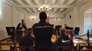 Juicio contra los dos acusados tras ser localizados con fármacos que causan grave daño a la salud
