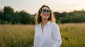 Mujer Con Gafas Para El Eclipse. Ep