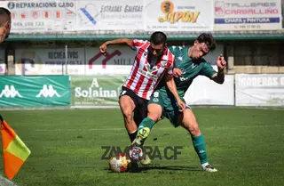 Un instante del duelo entre el Arenteiro y el Zamora CF. FOTO ZCF