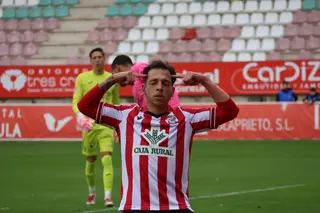 Álvaro Romero festeja su gol frente al Talavera este domingo.JPG | Carlos G. Rodríguez