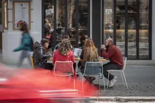 Sanidad notifica 21.071 casos y 121 muertes, con la incidencia subiendo a 230