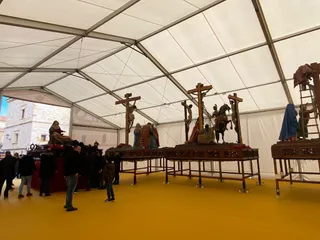 Comienza el traslado de los pasos a la carpa que actuará de Museo en la Semana Santa de 2023