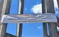 La pancarta que vuelve a encender el debate por el alumbrado en Zafara de Sayago