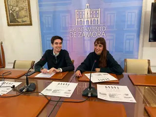 Sergio López y Rosa Encinas presentan el programa 'Totalmente en blanco'