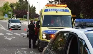 Ambulancia en la avenida de la Frontera