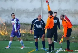 El GCE, que termina con ocho jugadores, araña un punto ante el Peñaranda