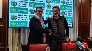 Narciso Prieto y Alberto MArcos en la presentación de las actividades del club de tiro El Jaral 2024