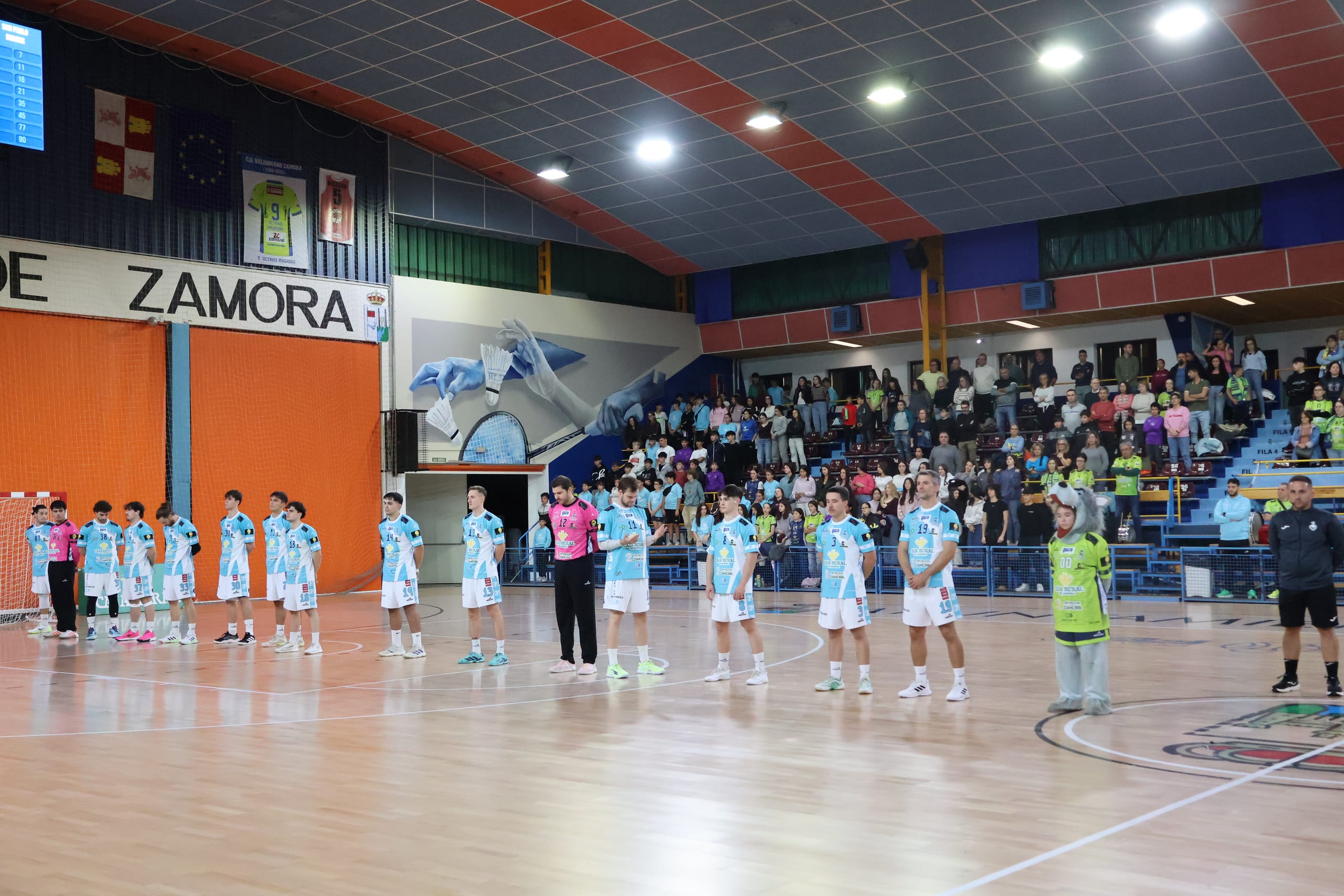 Minuto de silencio. Bm Zamora  Burgos  Copa Del Rey  S.r (7)