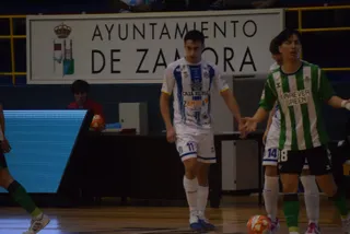 Jesús Preciado en el partido del Atlético Benavente c ontra el Real Betis Futsal en el Ángel Nieto.