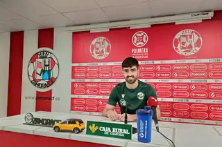 Miki Codina durante una rueda de prensa esta pasada temporada. Archivo