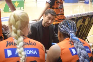 Jacinto Carbajal en un tiempo muerto del partido