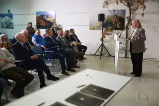 La consejera de Industria, Comercio y Empleo firma el protocolo de colaboración para la rehabilitación del camping 'El Folgoso' | JL Leal