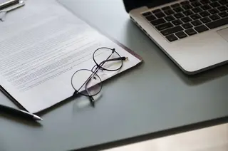 Gafas ordenador libro