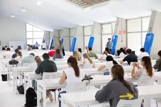 Estudiantes durante un examen. Archivo