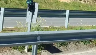 Señal de tráfico con un radar Foto de SOCIAL DRIVE