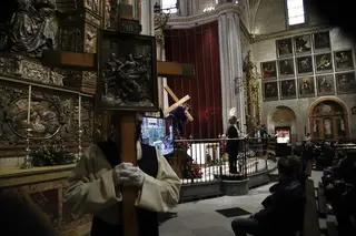 Rezo del Vía Crucis en el interior de la Catedral el Martes Santo de 2021