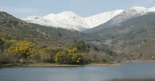 La Junta y La Caixa renuevan su compromiso con el patrimonio natural y con las personas en riesgo de exclusión