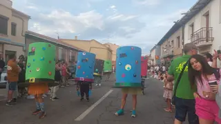 Desfile de carrozas y disfraces en Camarzana de Tera el 15 de agosto. Archivo