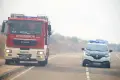 Bomberos y Guardia Civil en el incendio de Villalcampo este lunes | JL Leal (ICAL)