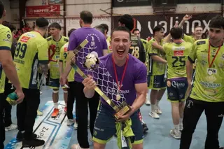 Eugenio Cabezas continuará defendiendo la camiseta del Balonmano Zamora