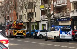 La Policía Municipal y los bomberos acuden al lugar de los hechos