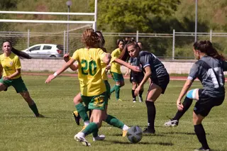 El Rayo Vallecano sentencia a un Amigos del Duero que pierde la categoría