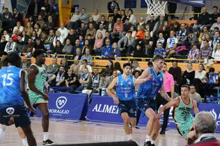 Imagen del encuentro CB Zamora - Palmer Basket en el Ángel Nieto el pasado sábado | Alejandro Sardón