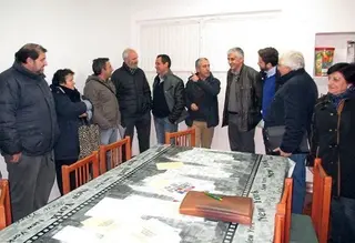 Los Barrios de San Isidro, Obelisco y Espíritu Santo trasladan sus reivindicaciones a representantes del PSOE