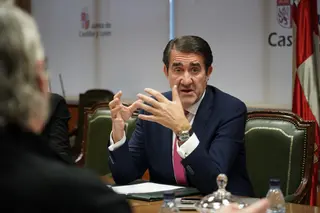Rubén Cacho ICAL . El consejero de Medio Ambiente, Vivienda y Ordenación del Territorio, Juan Carlos Suárez Quiñones.
