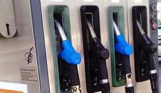 Una gasolinera.