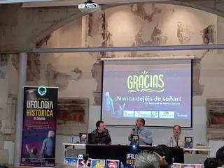 Gran acogida en la biblioteca pública de Zamora el libro ufología histórica de Zamora